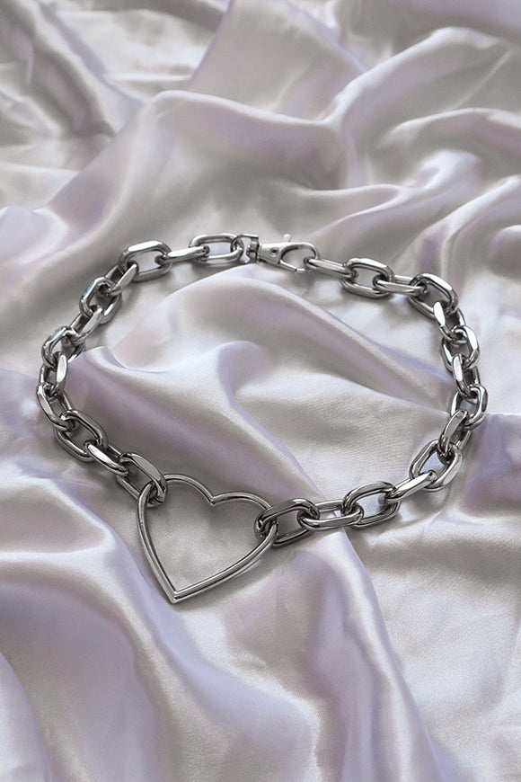 Chunky heart choker