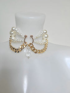 Uriel Pearl choker