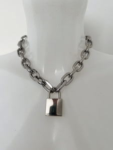 Pandoras locks choker